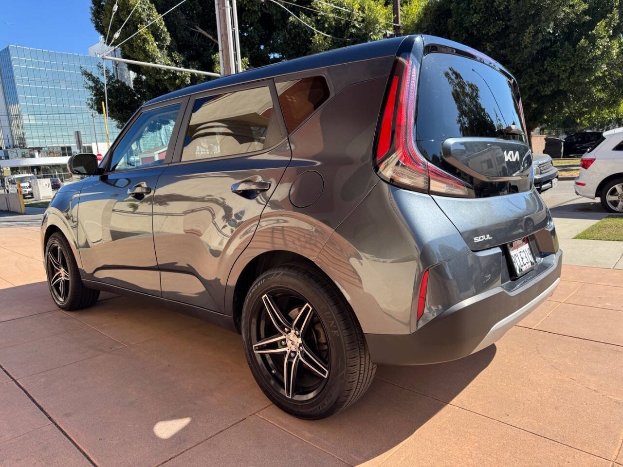 Used 2023 Kia Soul LX FWD image 5