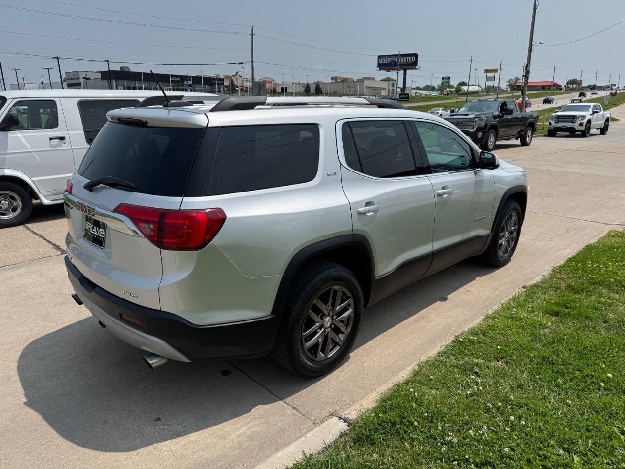 Used 2017 GMC Acadia SLT AWD/4WD image 5