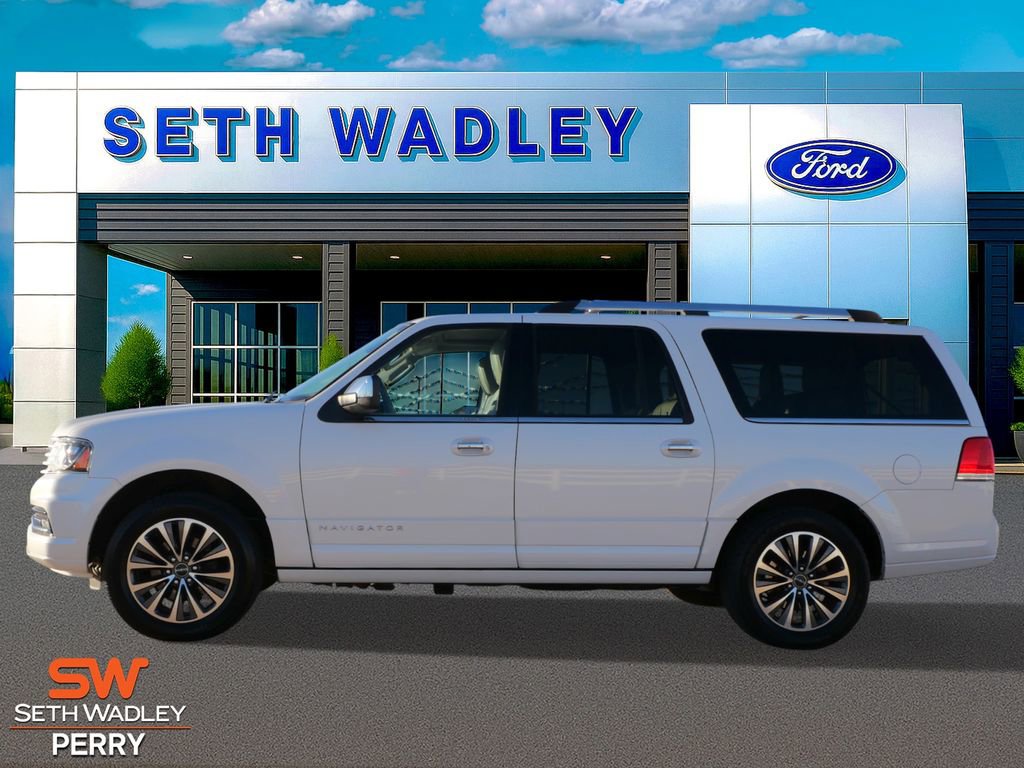 Used 2015 Lincoln Navigator L 4WD image 3