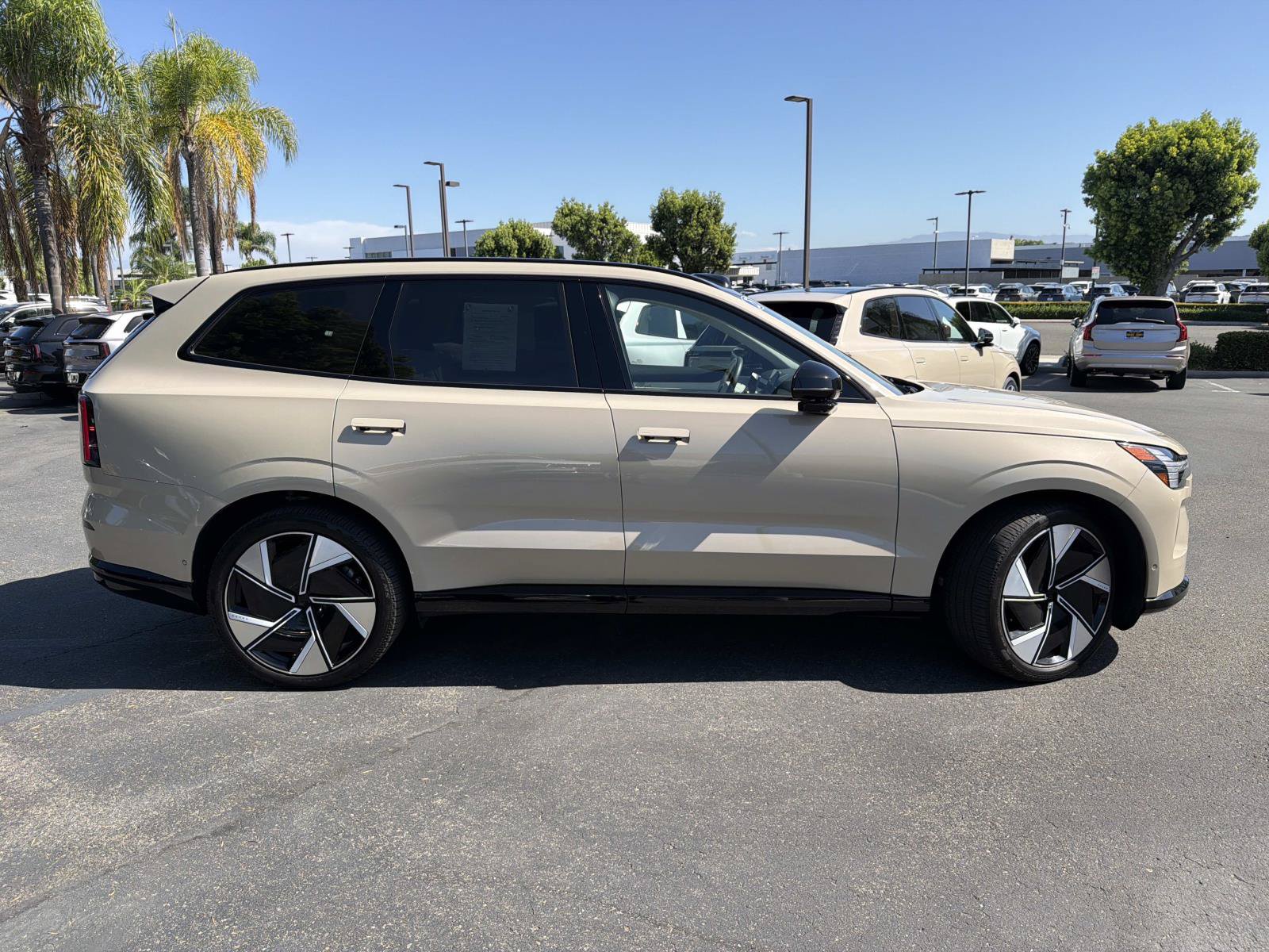 Certified 2025 Volvo EX90 Ultra AWD/4WD image 4