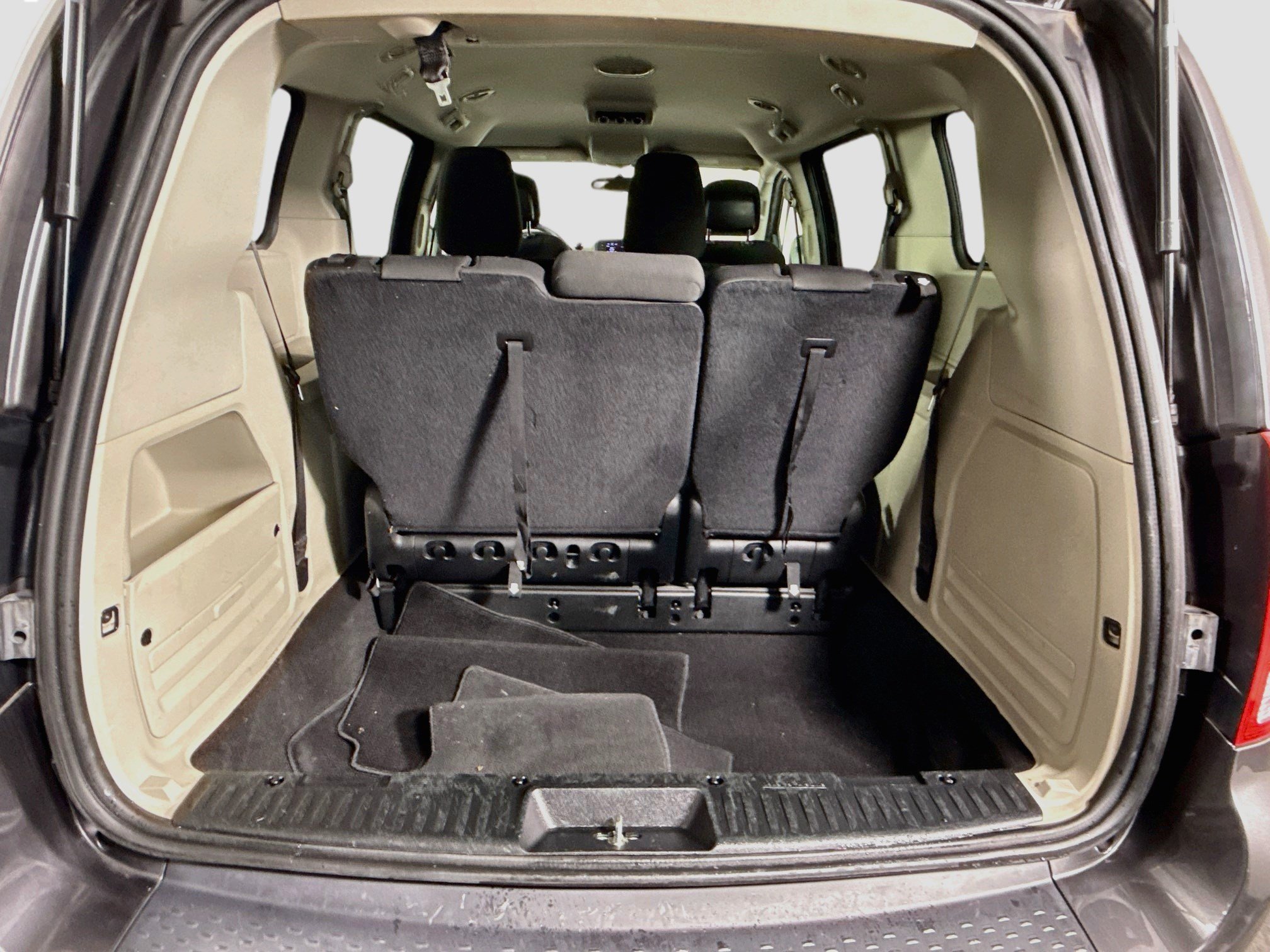 Used 2018 Dodge Grand Caravan SE w/ UConnect Hands-Free Group FWD image 32