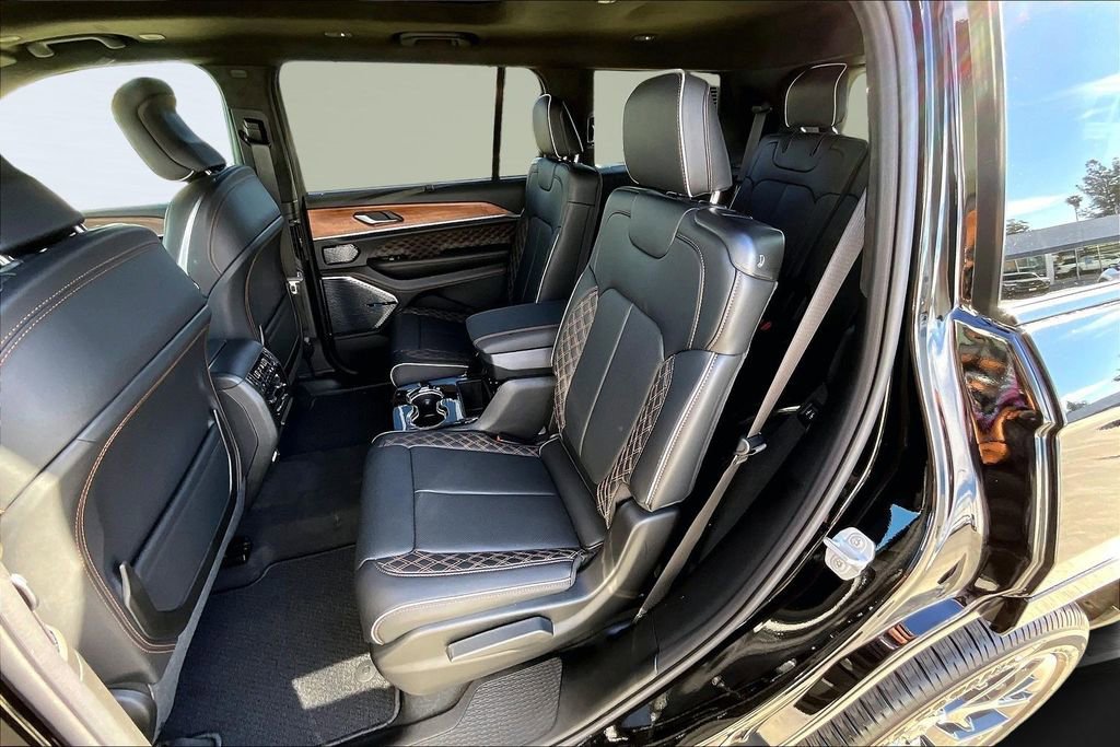 New 2026 Jeep Grand Cherokee L Summit w/ Obsidian Package AWD/4WD image 19