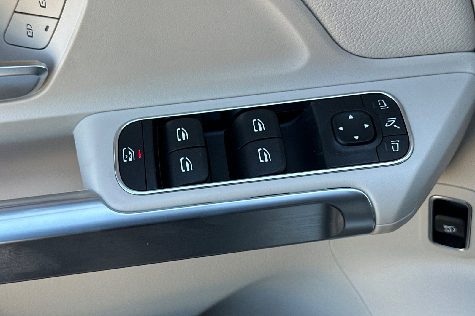 New 2025 Mercedes-Benz GLB 250 image 20