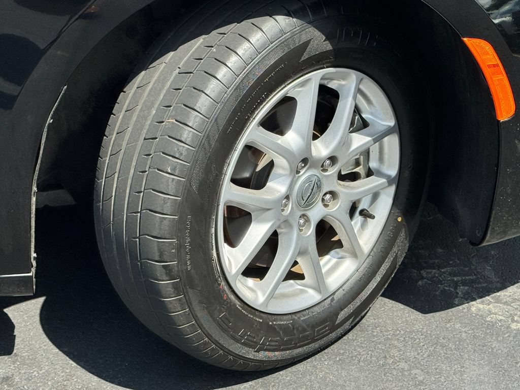 Used 2024 Chrysler Pacifica Touring-L FWD image 9
