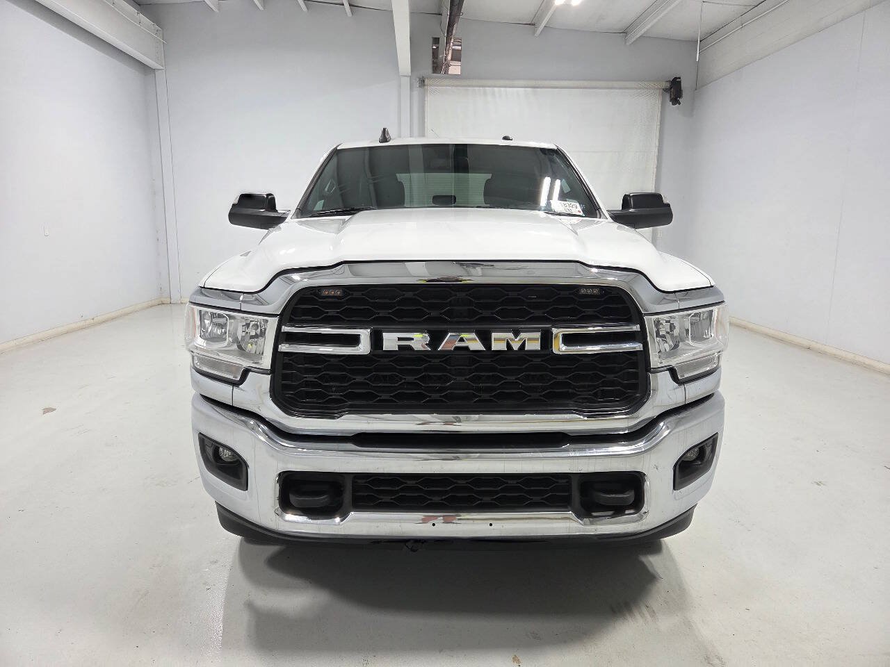 Used 2022 RAM 2500 Tradesman w/ Chrome Appearance Group AWD/4WD image 9