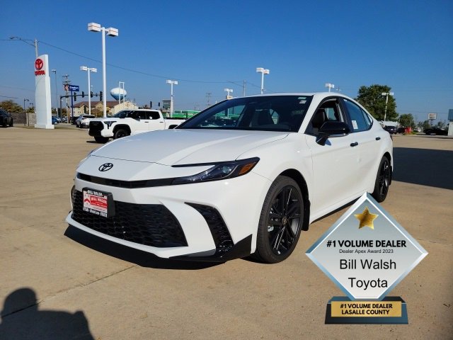 New 2026 Toyota Camry Hybrid image 2