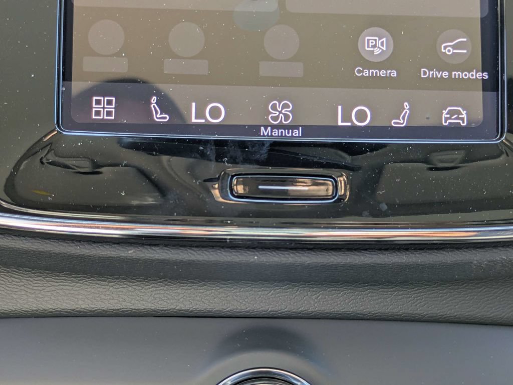 New 2026 Volvo XC40 B5 Core AWD/4WD image 25
