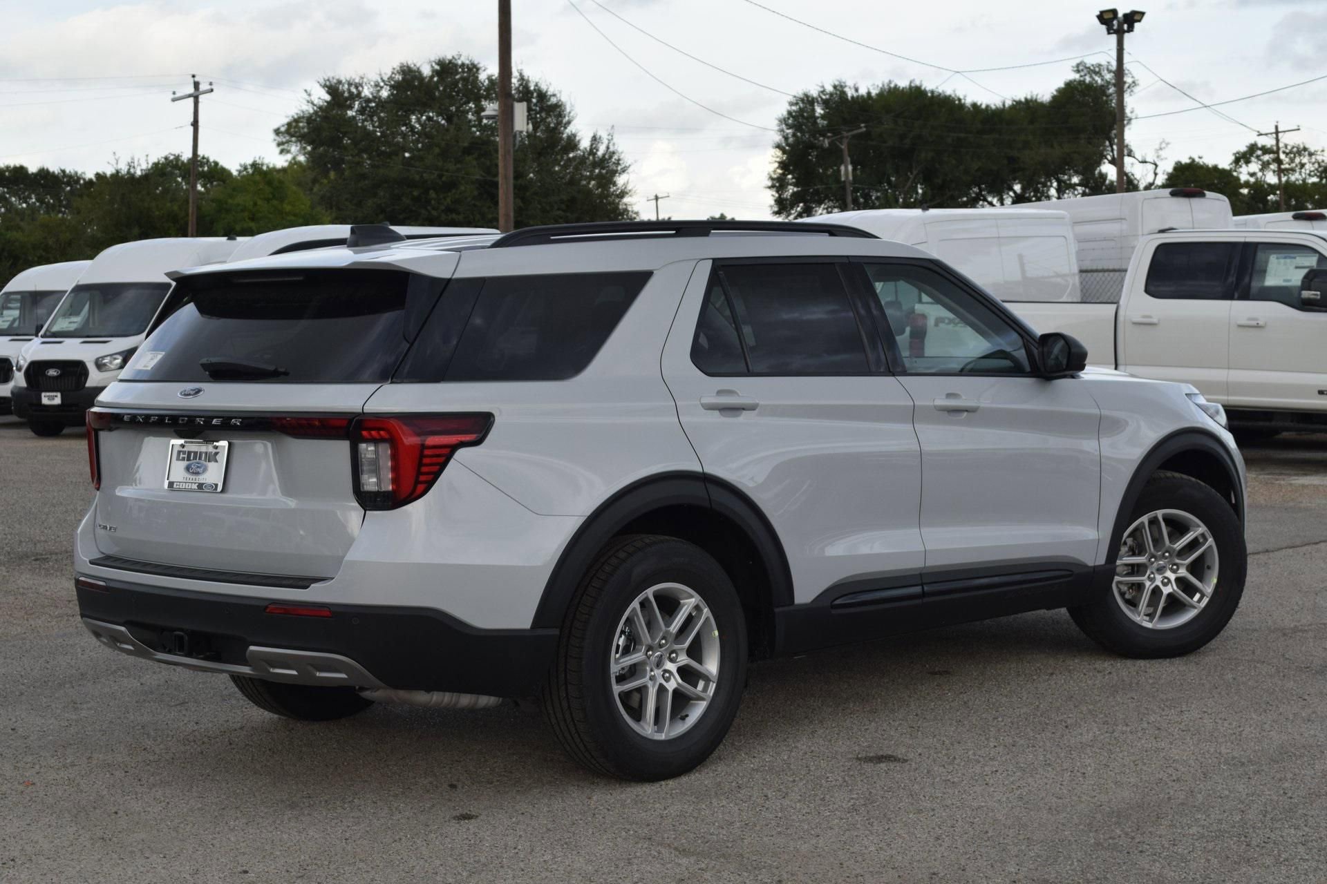 New 2026 Ford Explorer Active w/ Active Comfort Package image 6