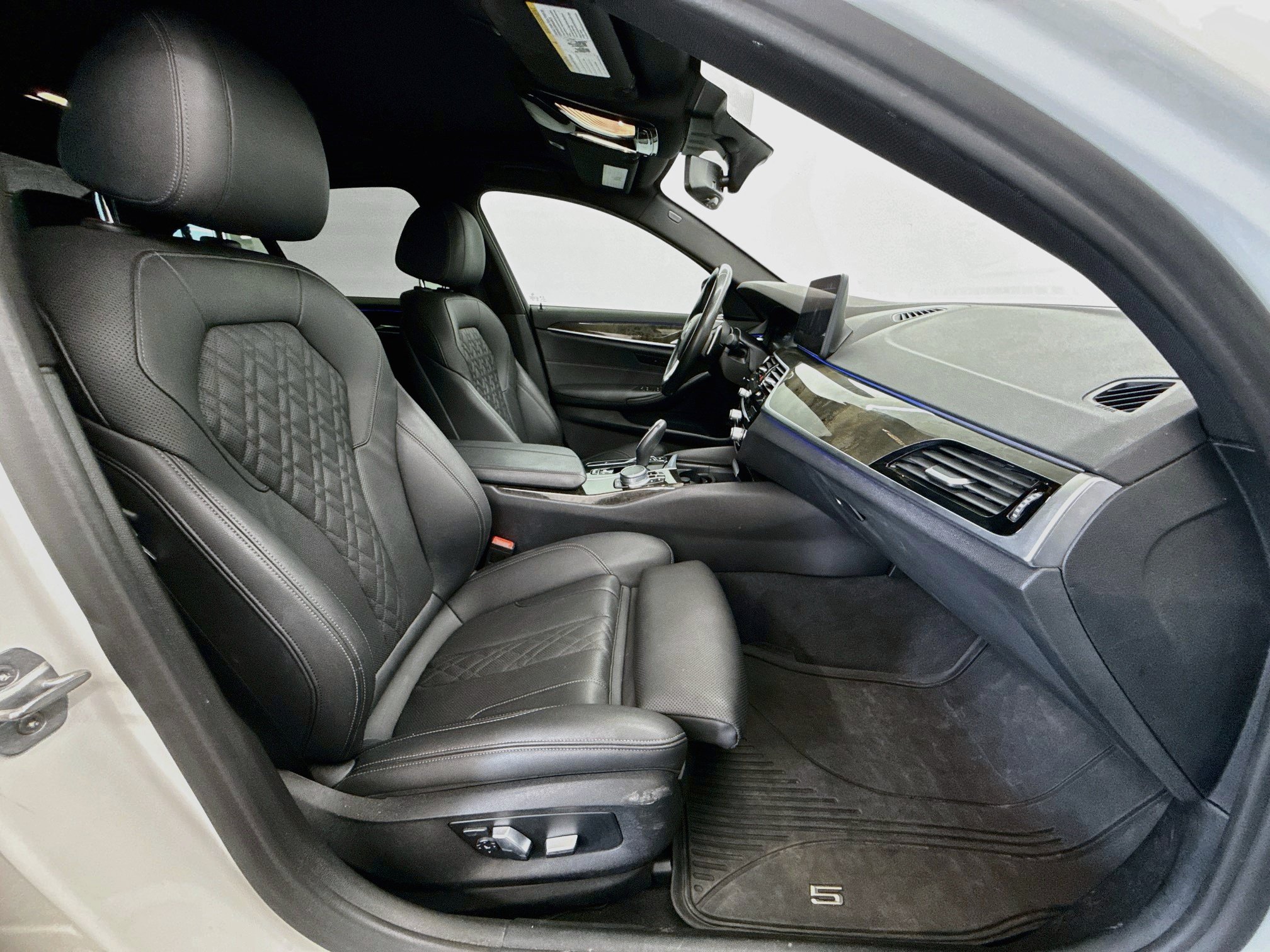 Used 2022 BMW 530i w/ Convenience Package RWD image 34