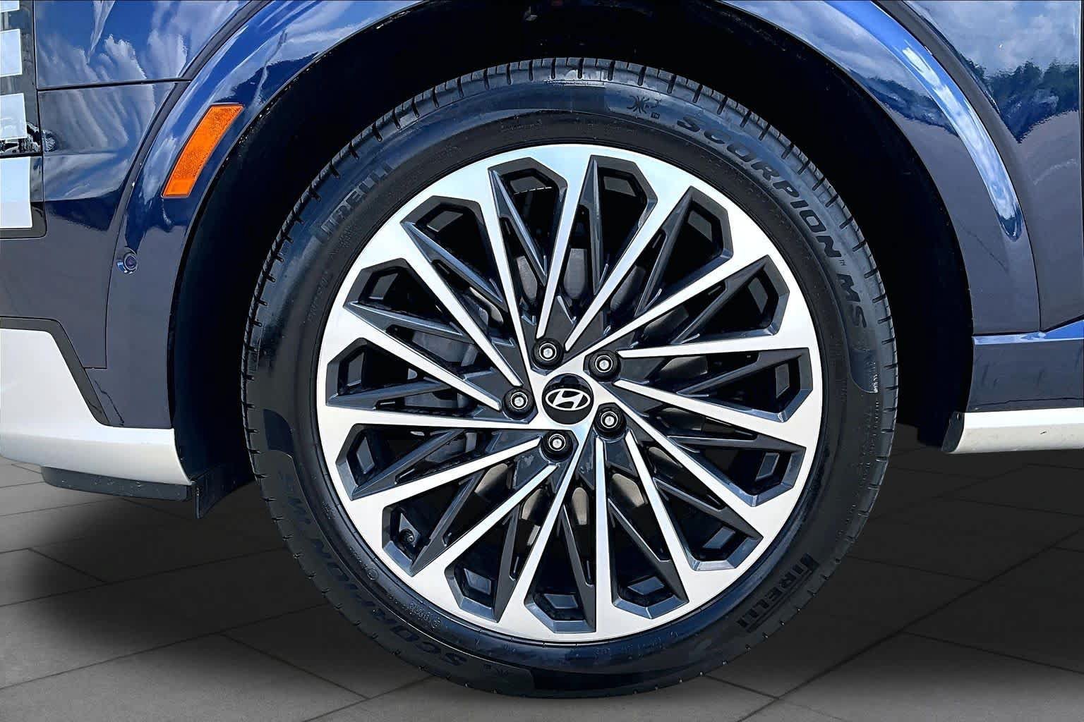 Certified 2026 Hyundai Palisade Calligraphy FWD image 19