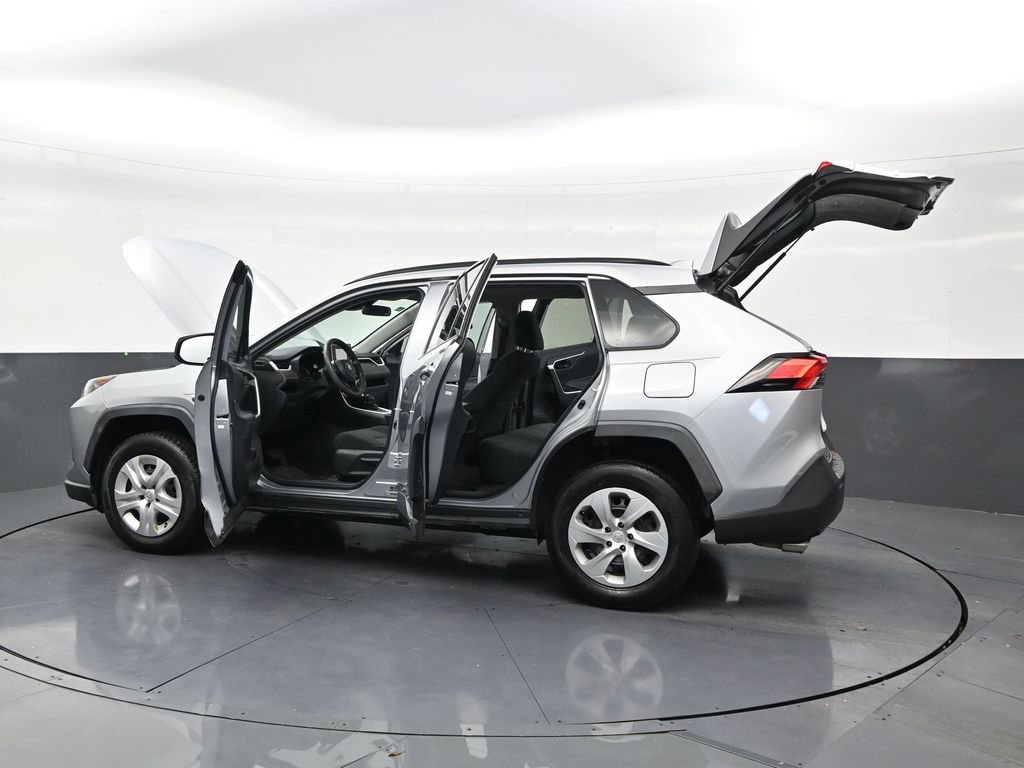 Used 2020 Toyota RAV4 LE FWD image 31