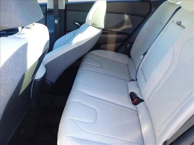 Used 2023 Hyundai Elantra Limited image 8