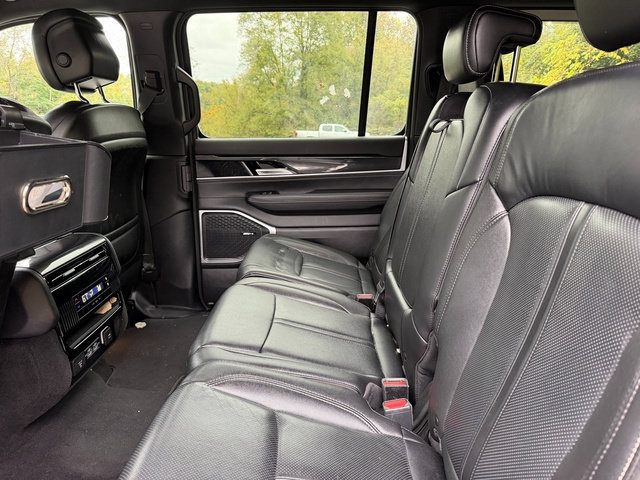 Used 2022 Jeep Wagoneer Series I AWD/4WD image 11