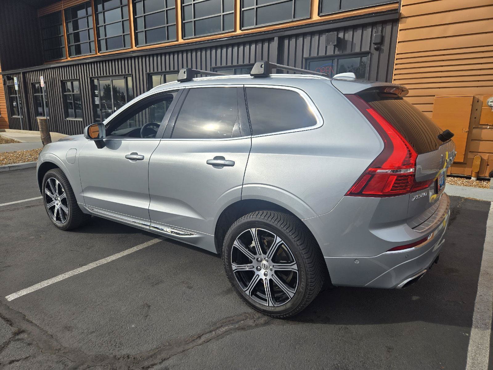 Used 2018 Volvo XC60 T8 Inscription w/ Advanced Package AWD/4WD image 3