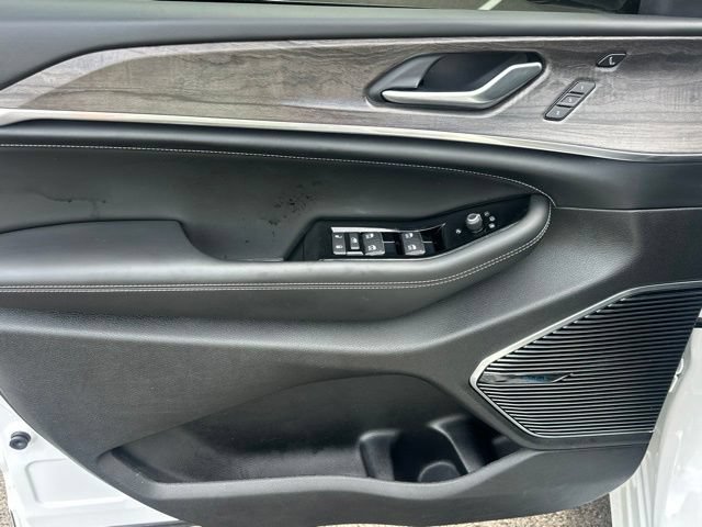 Used 2023 Jeep Grand Cherokee Overland w/ Adv Protech Group III AWD/4WD image 29