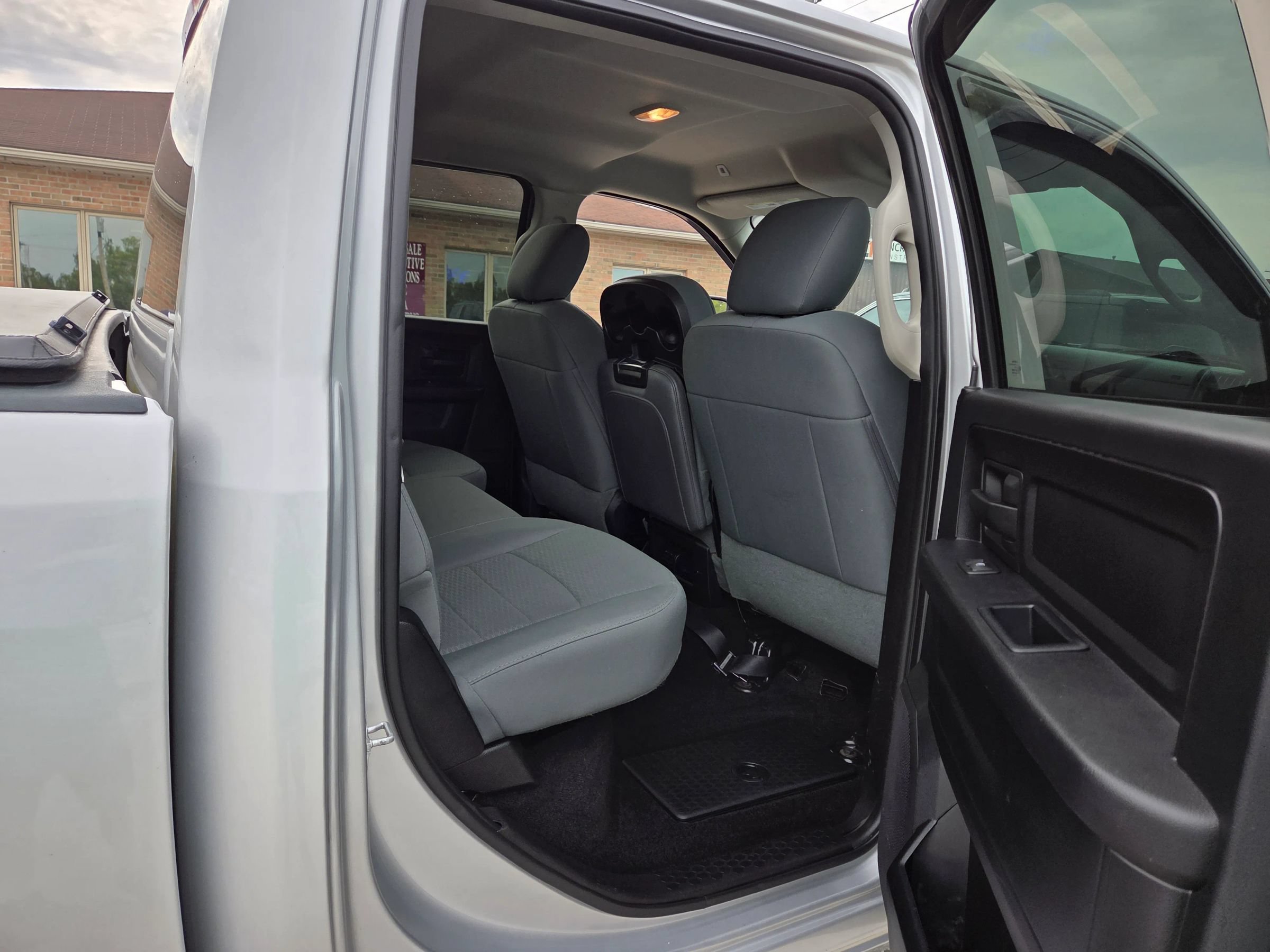Used 2017 RAM 1500 Express AWD/4WD image 20