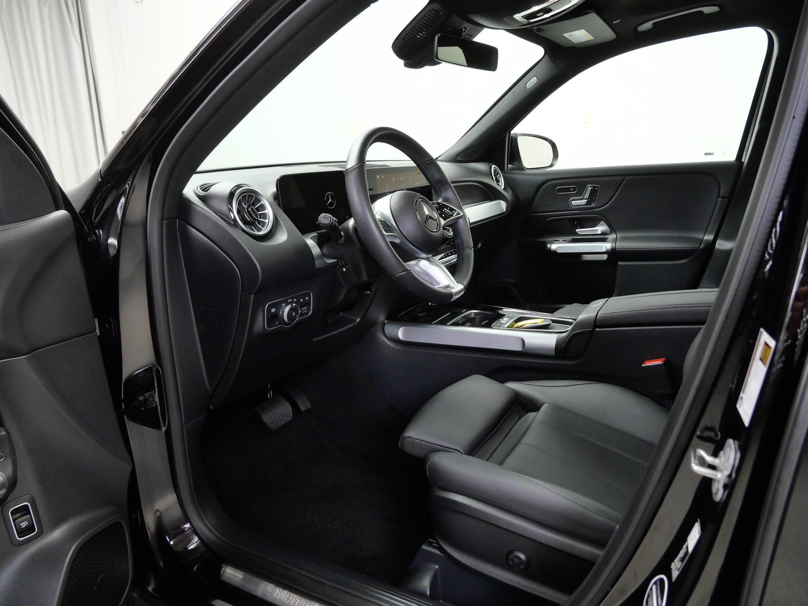 Certified 2026 Mercedes-Benz GLB 250 4MATIC image 14