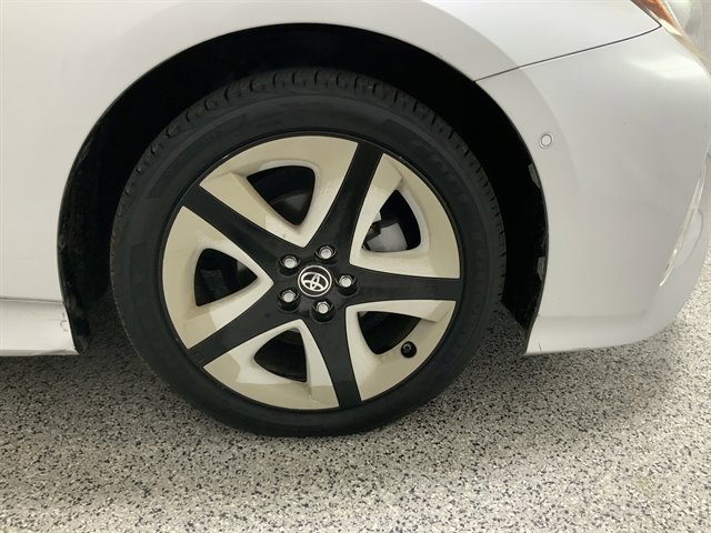 Used 2018 Toyota Prius Three Touring FWD image 12