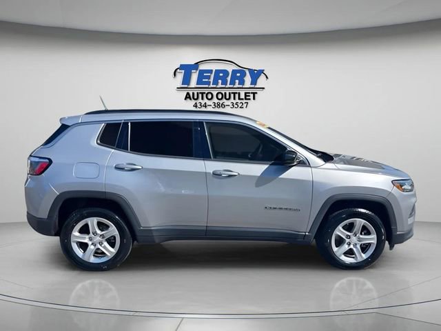Used 2024 Jeep Compass Latitude AWD/4WD image 6
