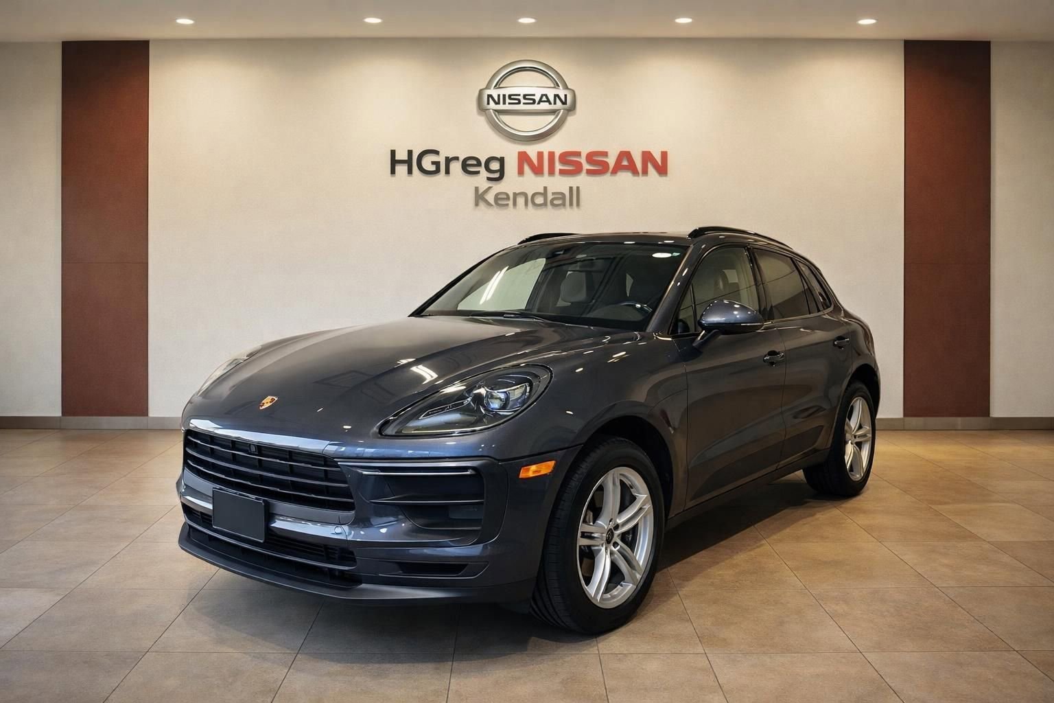 Used 2022 Porsche Macan AWD/4WD image 3