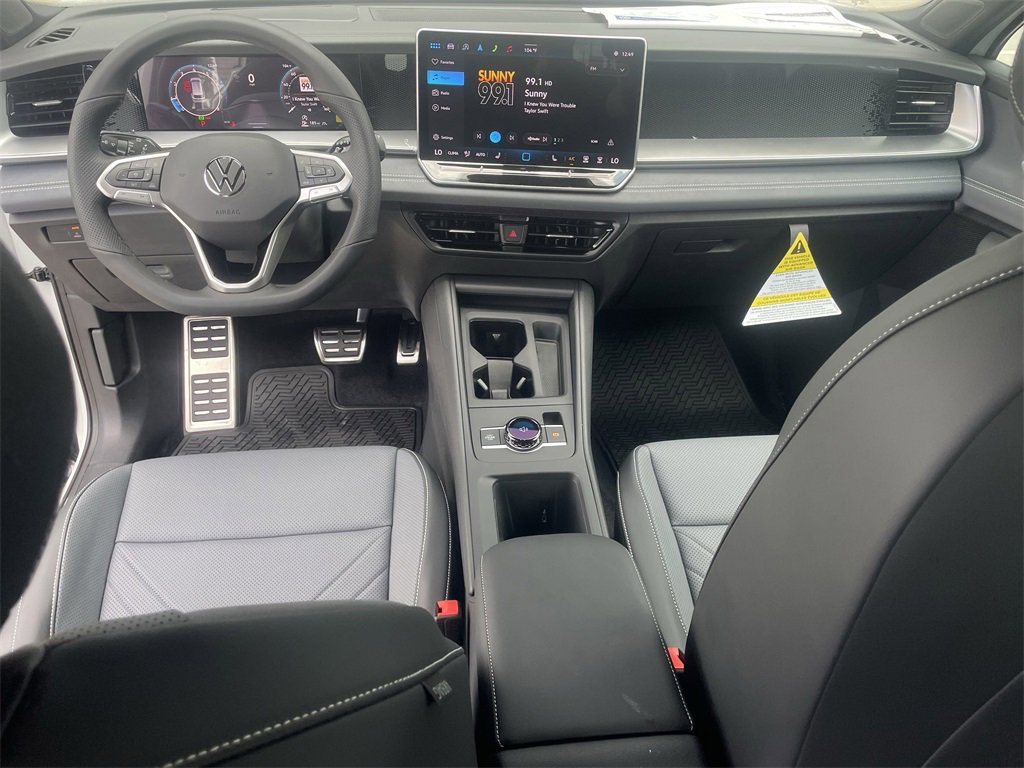 New 2025 Volkswagen Tiguan SE R-Line image 27