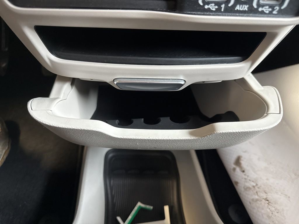 Used 2023 Chrysler Voyager LX image 22