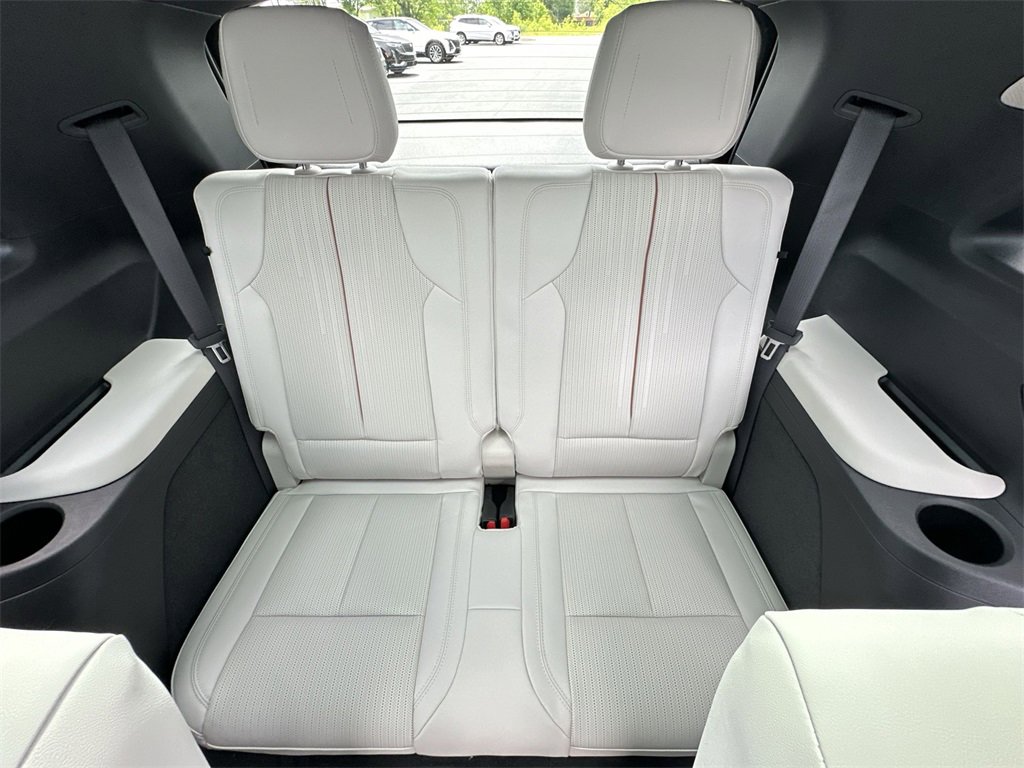 New 2026 Cadillac Vistiq Sport image 24