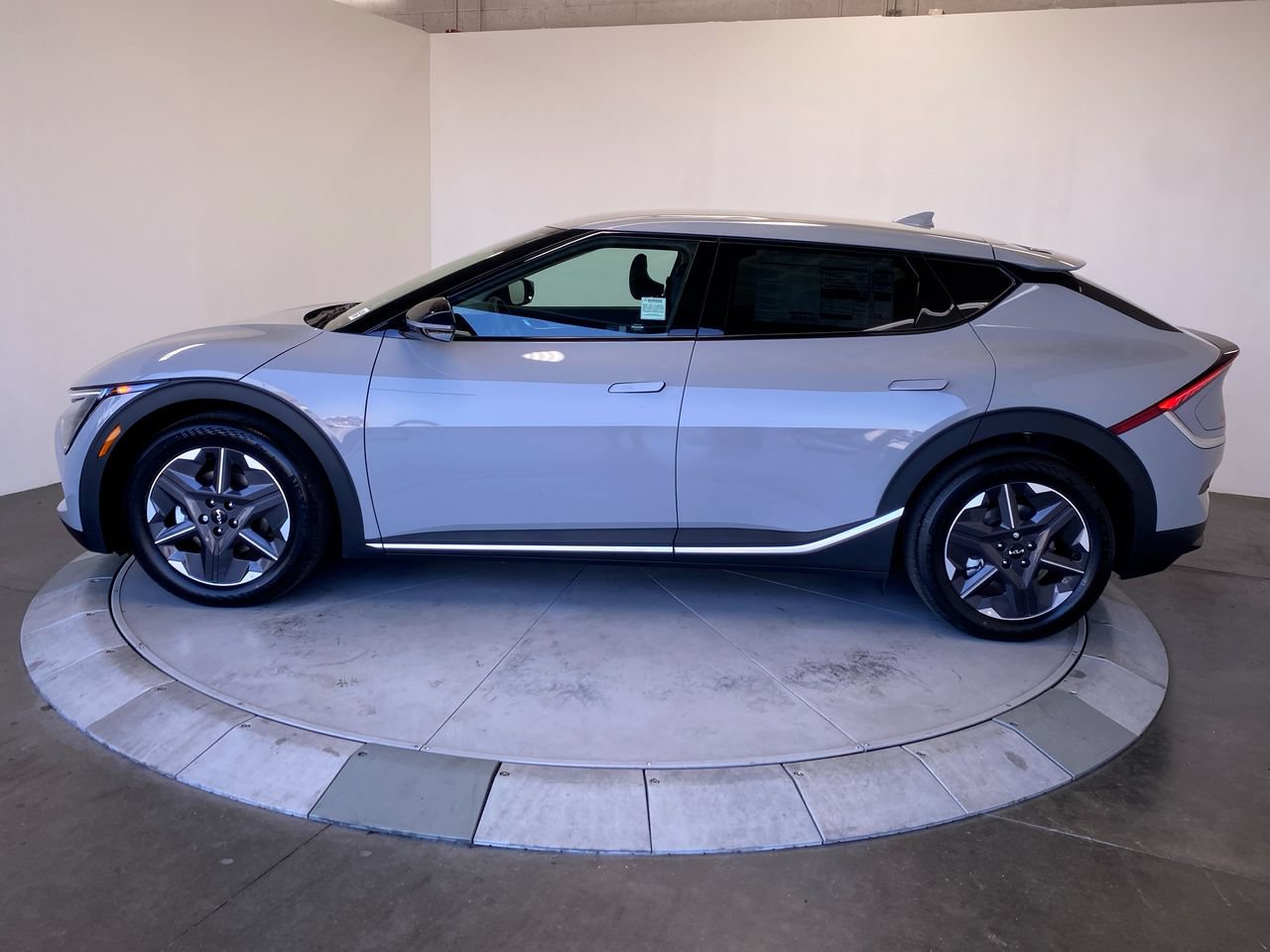 New 2026 Kia EV6 Light RWD image 2