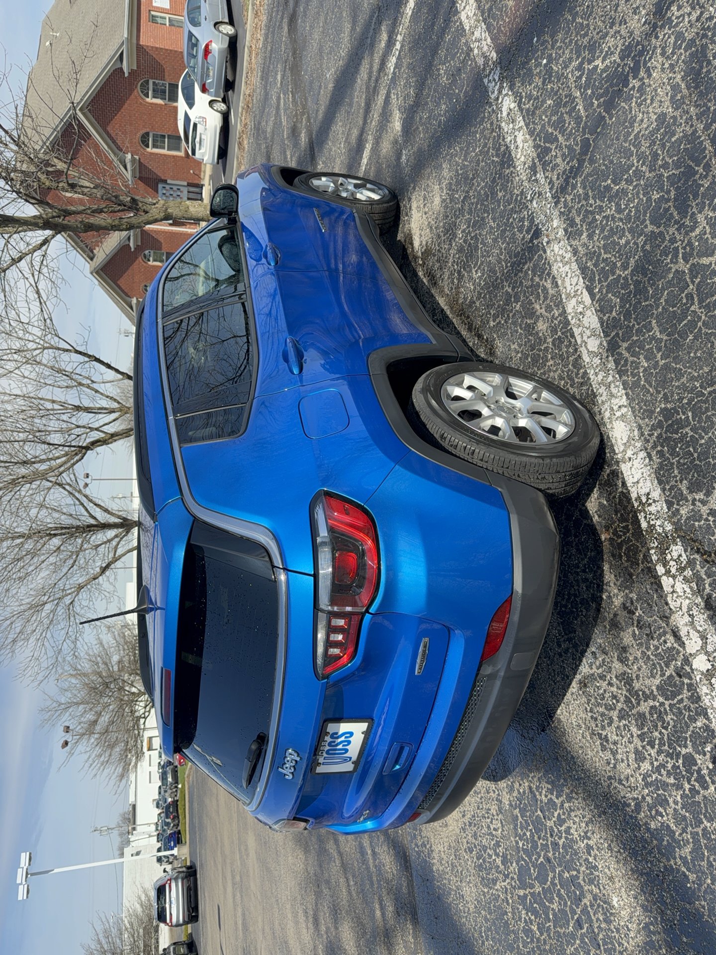Used 2022 Jeep Compass Latitude w/ Sun and Sound Group AWD/4WD image 3