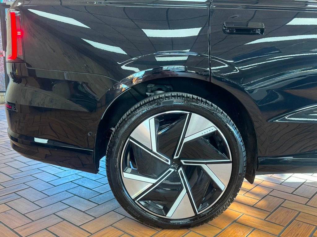 Used 2025 Volvo EX90 Plus image 12