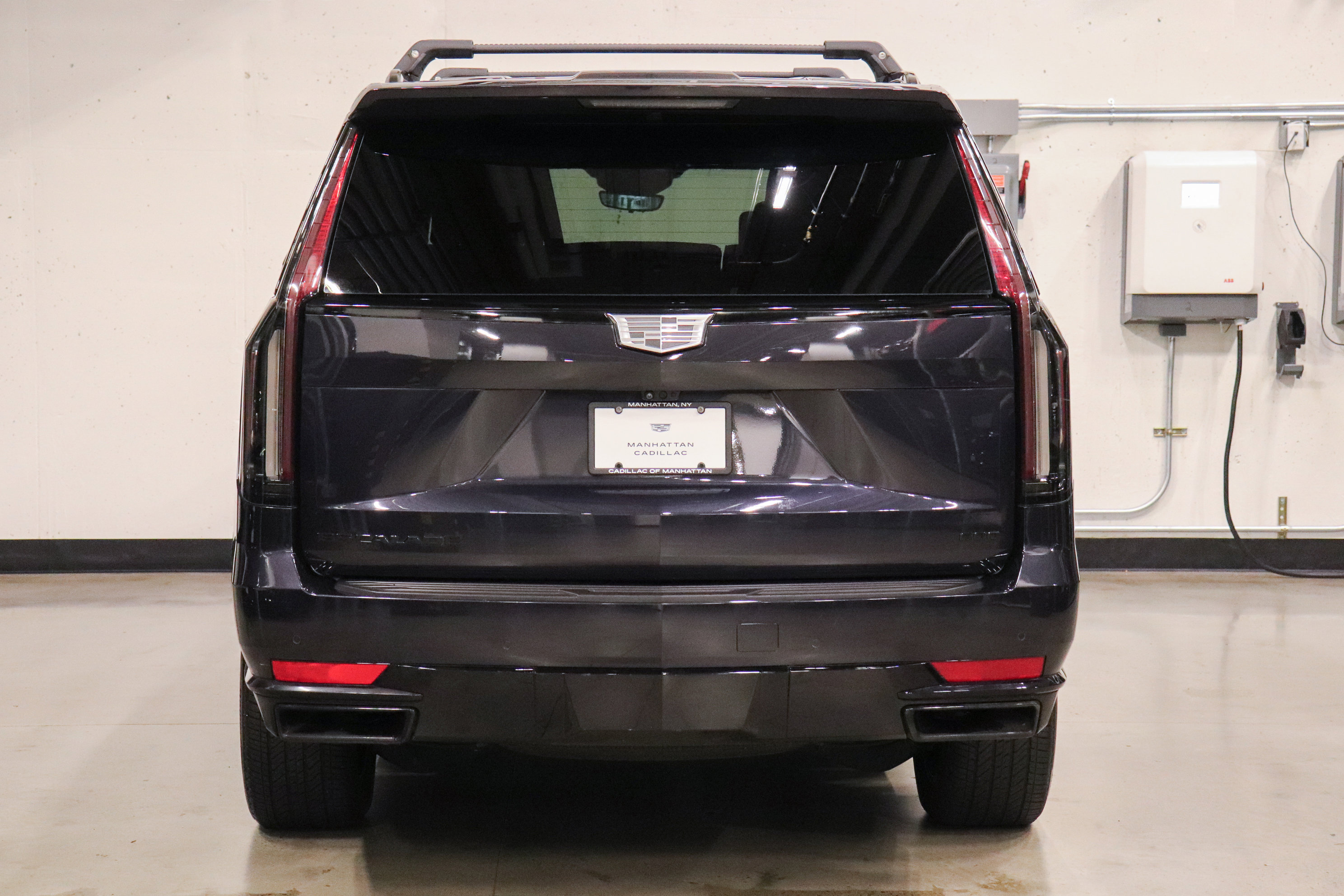 Certified 2023 Cadillac Escalade Sport Platinum w/ LPO, ONYX Package image 4