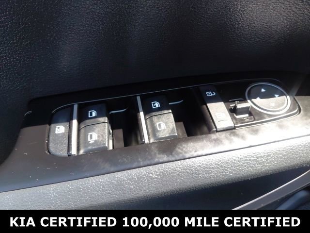 Certified 2025 Kia Soul LX w/ LX Technology Package image 18