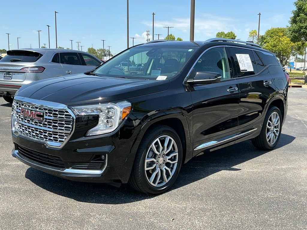 Used 2024 GMC Terrain Denali w/ Denali Premium Package AWD/4WD image 7