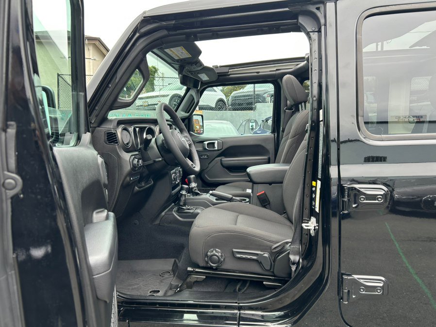 Used 2023 Jeep Wrangler Unlimited w/ Sun & Screen Package AWD/4WD image 12