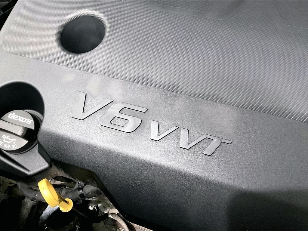 Used 2018 Chevrolet Traverse High Country AWD/4WD image 36