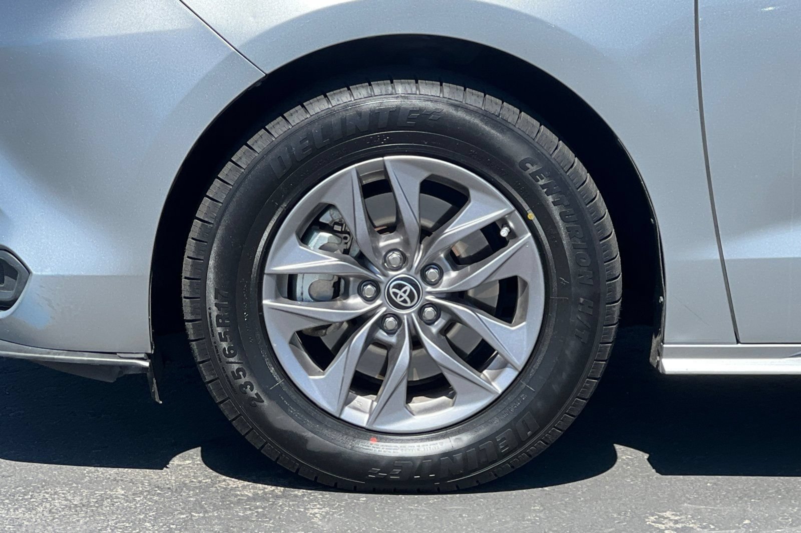 Used 2024 Toyota Sienna LE AWD/4WD image 28