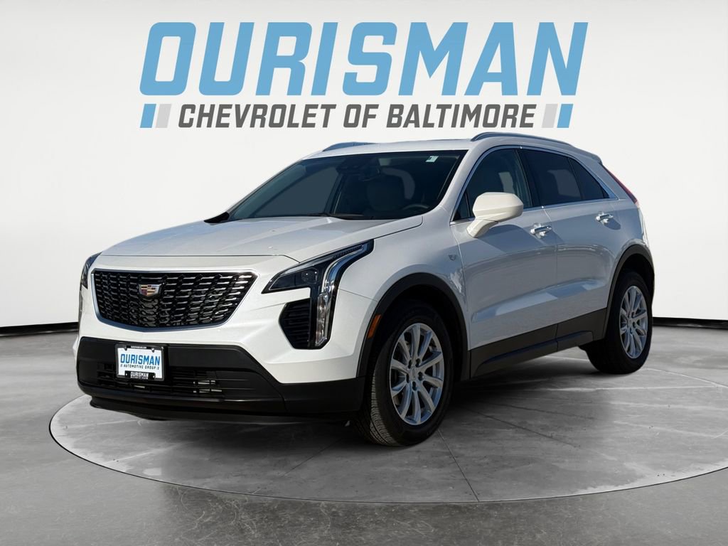 Used 2022 Cadillac XT4 Luxury w/ Cold Weather Package image 2