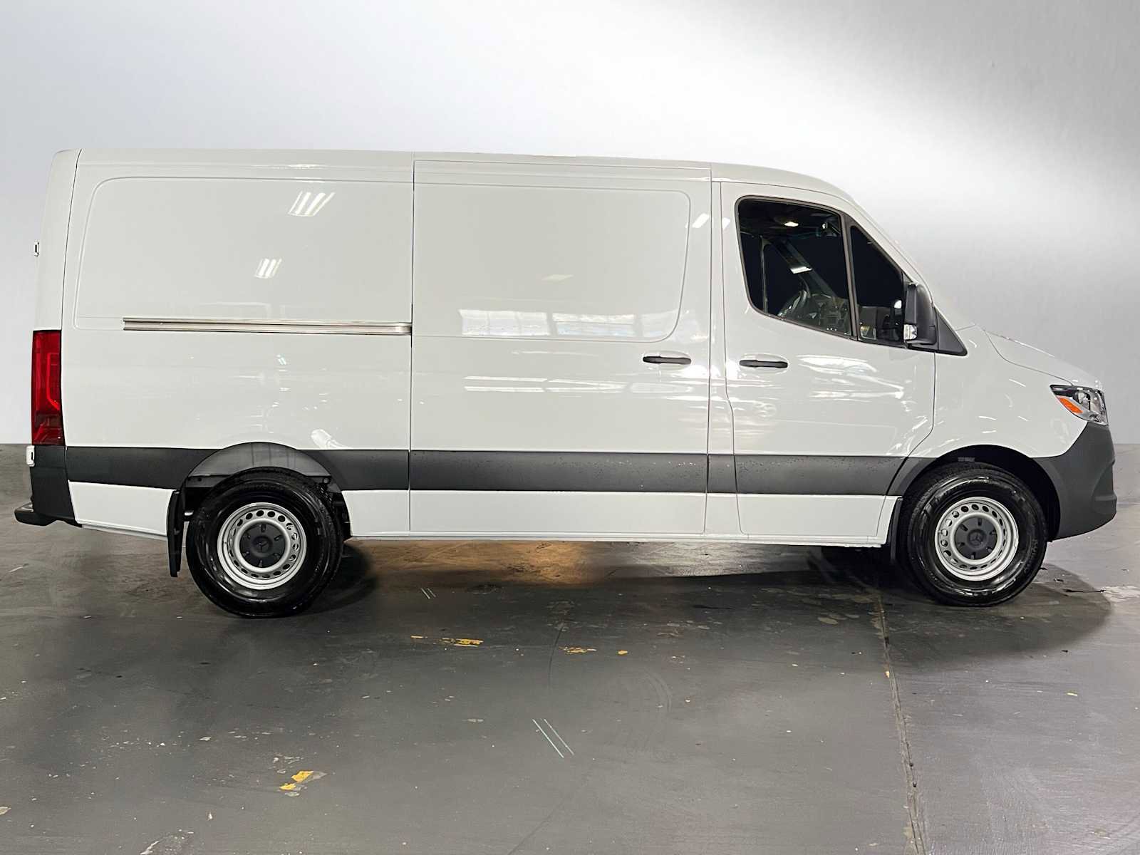 Used 2025 Mercedes-Benz Sprinter 2500 image 2