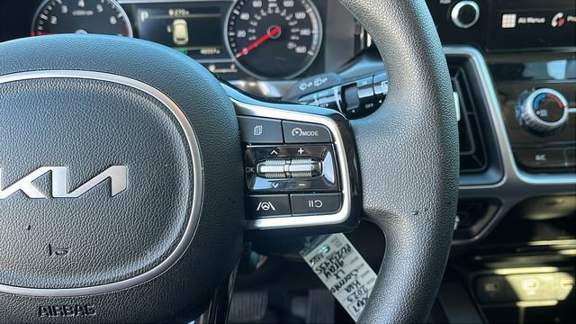 Used 2023 Kia Sorento LX image 10