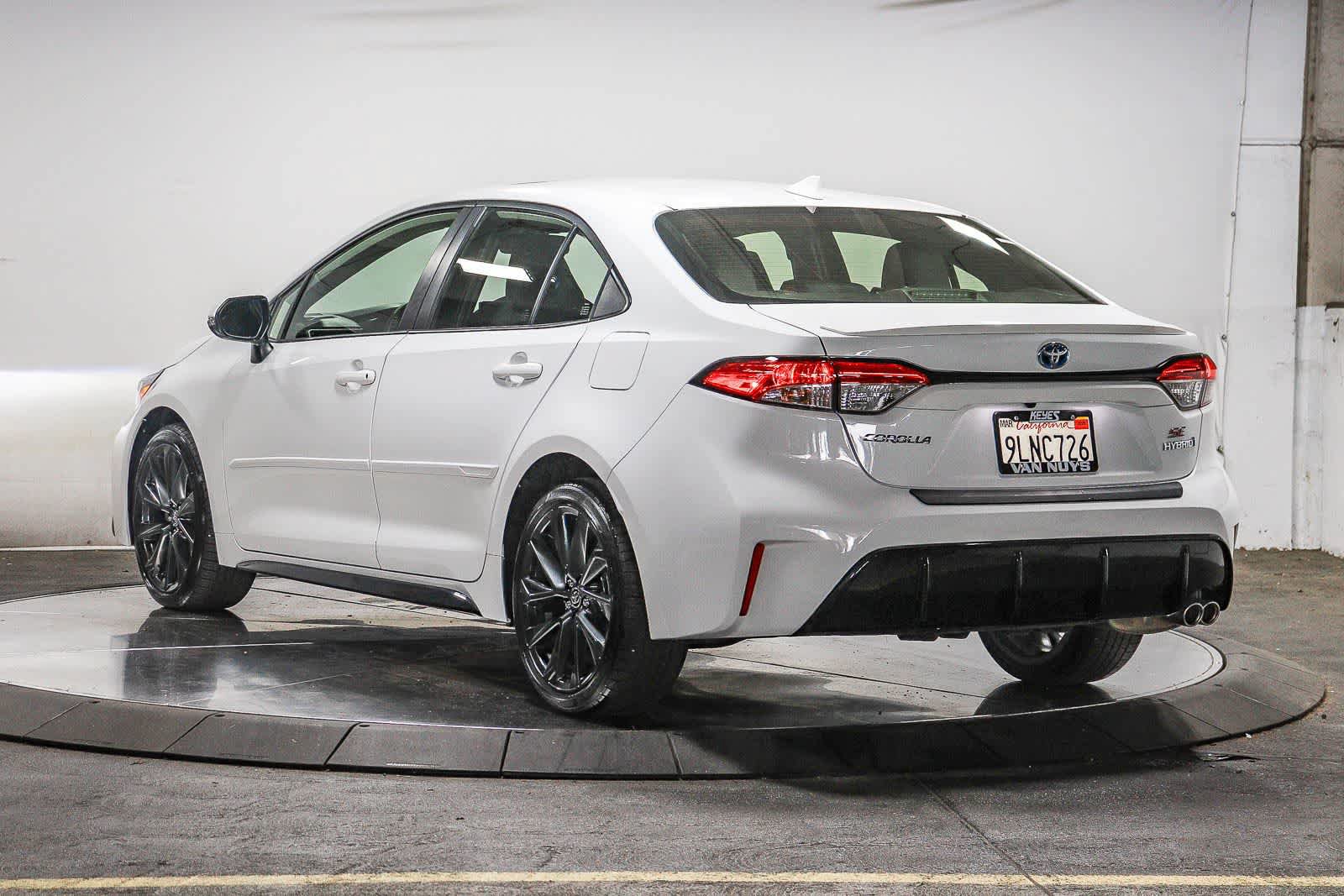 Certified 2024 Toyota Corolla SE w/ SE Package FWD image 3