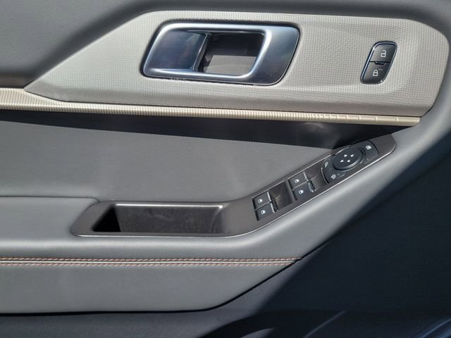 Used 2025 Ford Explorer Active w/ Active Comfort Package RWD image 14