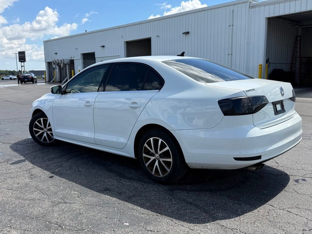Used 2017 Volkswagen Jetta SE FWD image 3