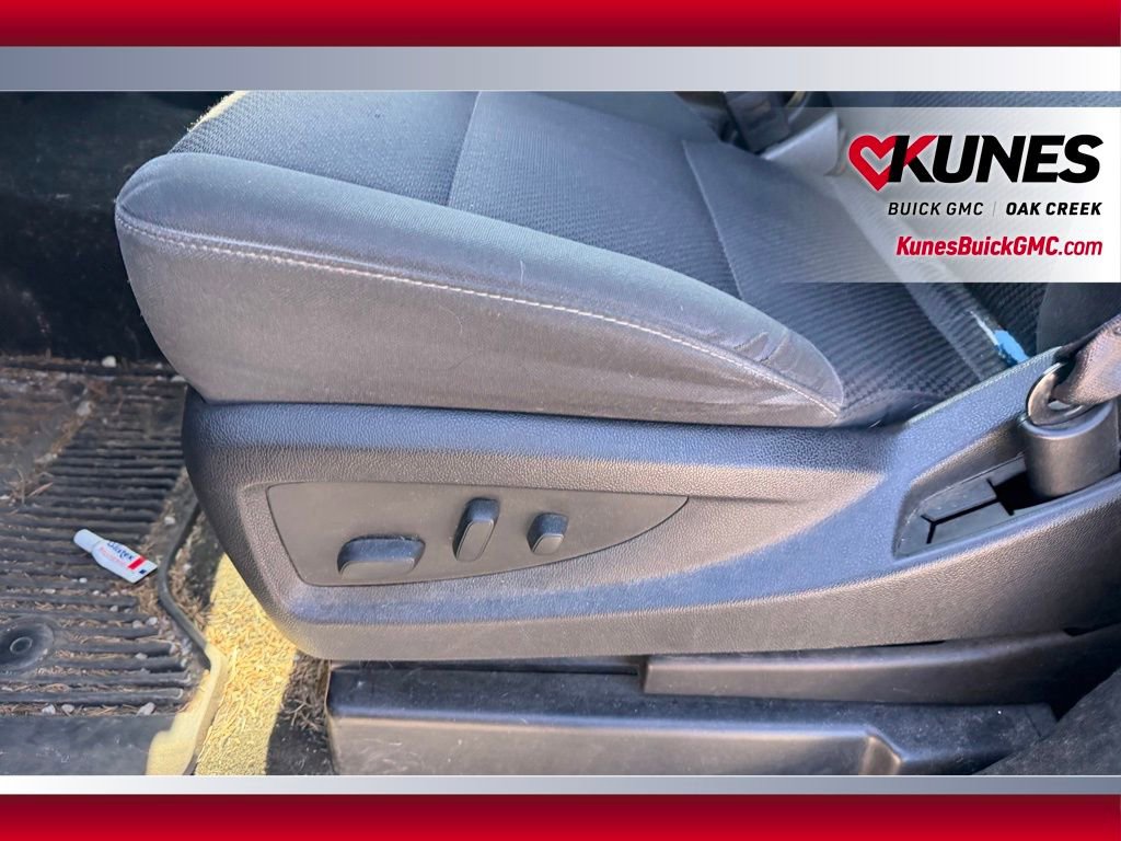 Used 2017 Chevrolet Silverado 1500 LT w/ Midnight Edition image 7