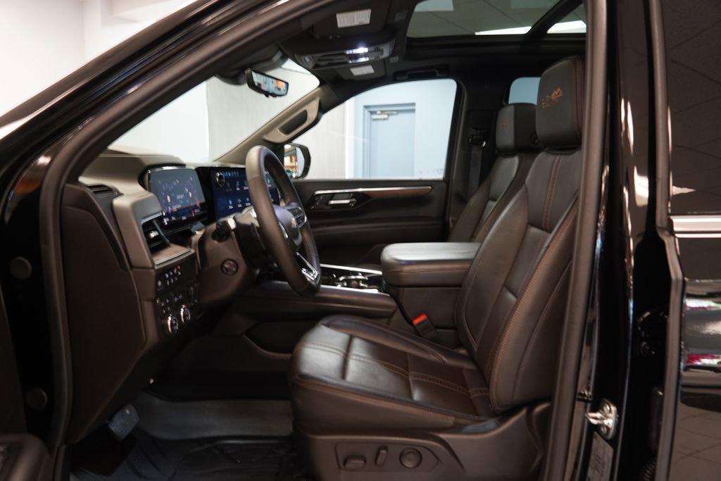 Used 2025 Chevrolet Suburban High Country AWD/4WD image 6