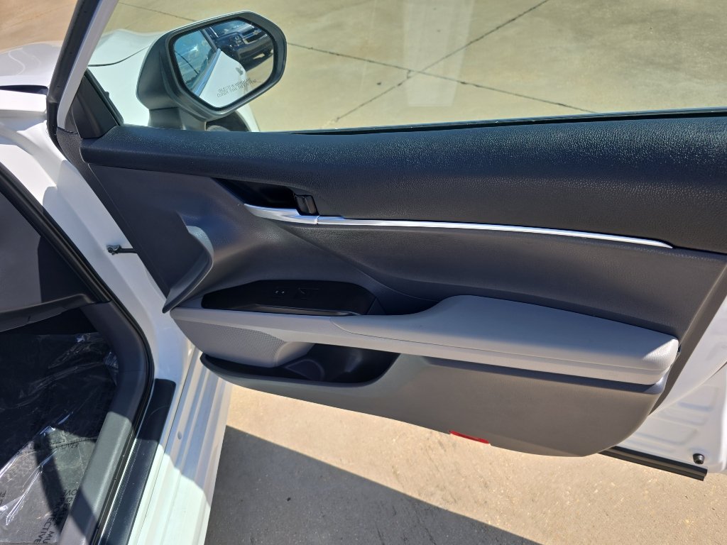 Used 2024 Toyota Camry SE FWD image 11