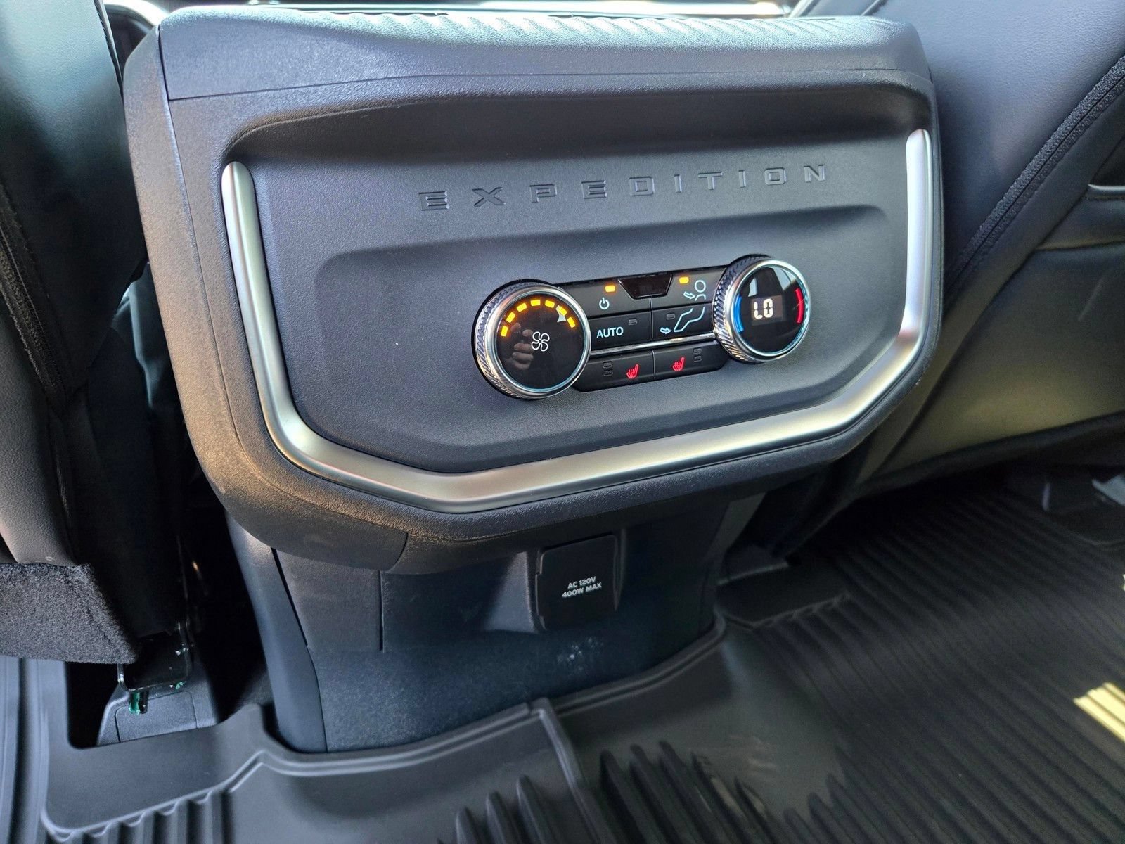 New 2026 Ford Expedition Platinum w/ Stealth Performance Package AWD/4WD image 8
