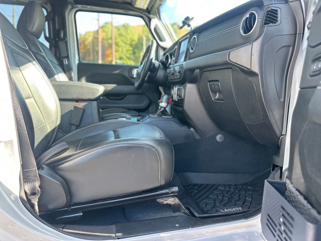 Used 2022 Jeep Wrangler Unlimited Sahara w/ Cold Weather Group image 22