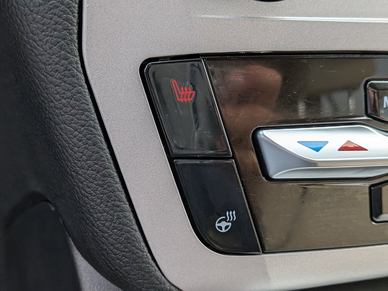 Certified 2023 Ford Explorer XLT w/ Equipment Group 202A image 25