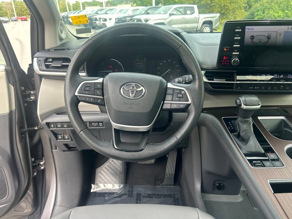 Certified 2022 Toyota Sienna XLE w/ XLE Plus Package FWD image 13