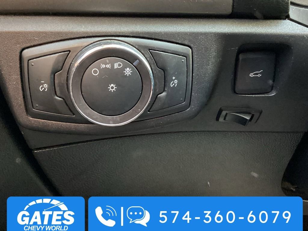 Used 2018 Ford Fusion SE w/ Fusion SE Technology Package FWD image 20